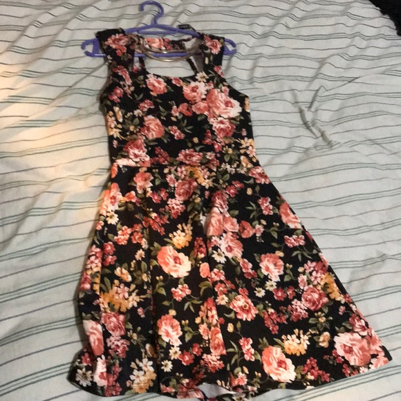 Dress - Picture 1 of 3